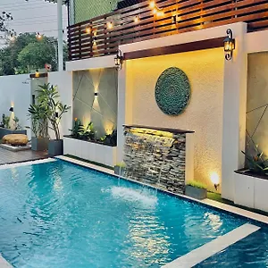 Hotel 8 Luxury
